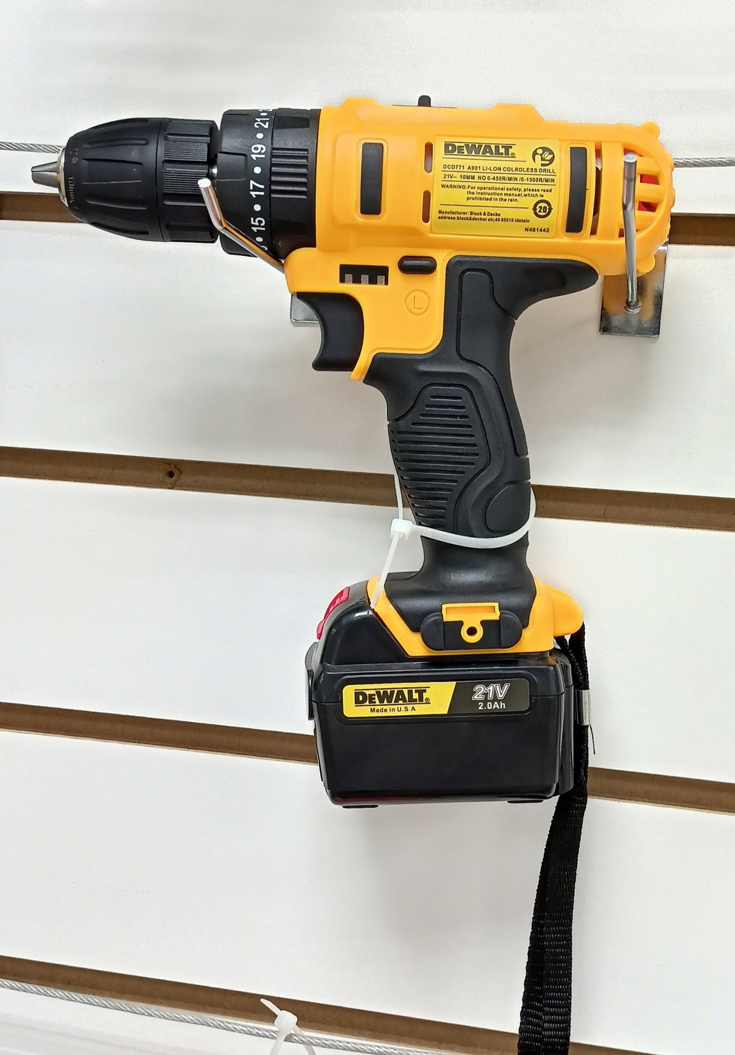 Шуруповерт DeWalt 21В