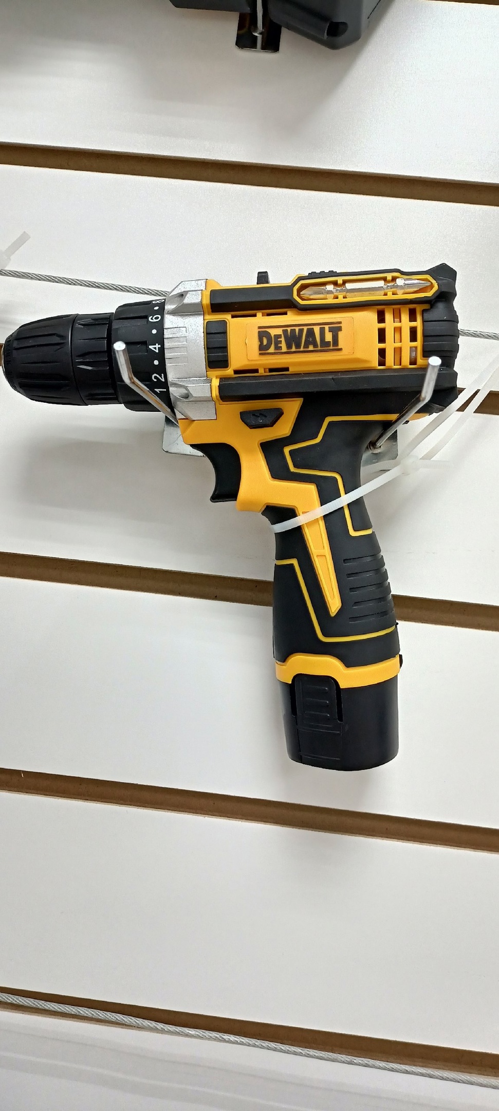 Шуруповерт DeWalt DCD771 12V